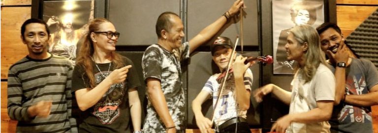 Kisah  Arwarna Grup Band Kalbar Pertama Yang Menembus Industri Musik Indonesia